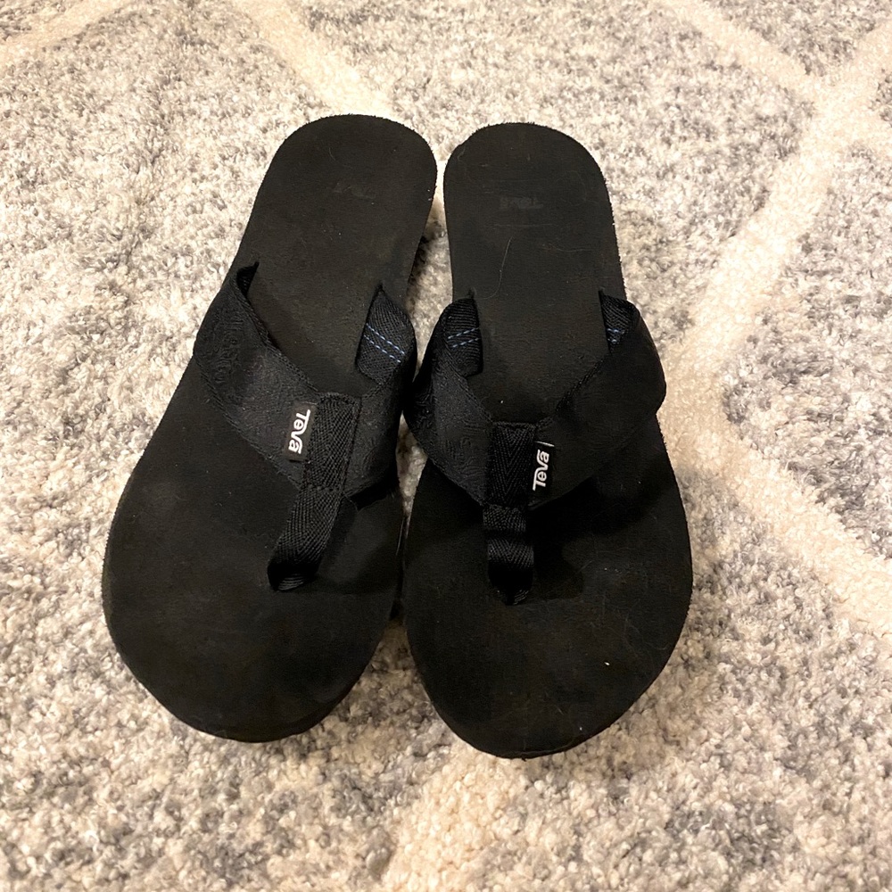Women’s Teva Flip-flops Size 11